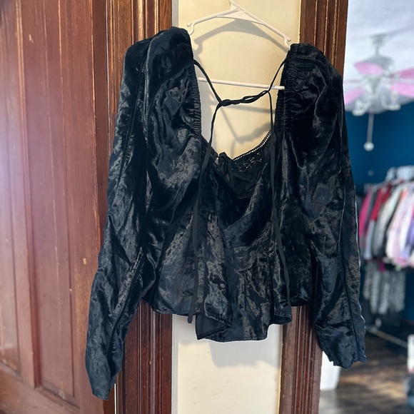 Free People NWOT Bali Heirloom crushed velvet long sleeve crop top - Picture 14 of 14